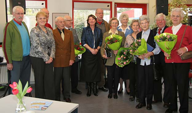 De meeste auteurs en interviewers waren met wethouders Scheerstra (Maassluis) en Van Nimwegen (Midden-Delfland) naar de bibliotheek van Maasland aan het A.M. Schmidtplein gekomen.