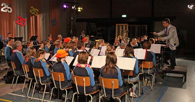 Het huidige jeugdorkest van Sint Caecilia, Schipluiden