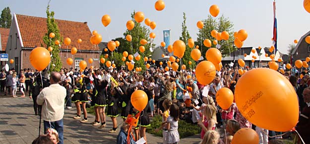 Ballonnen oplaten in Schipluiden