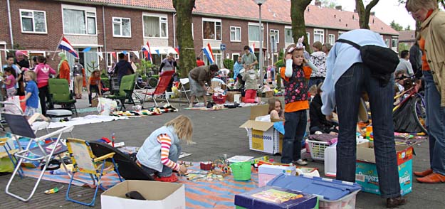 Vrijmarkt en kofferbakverkoop in Den Hoorn